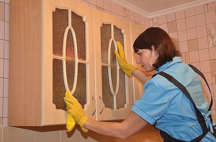 Обработка кухонных шкафов