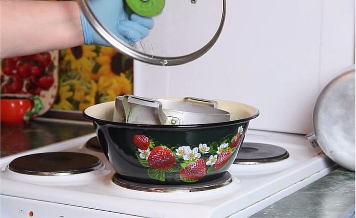 Чистка «вываренной» кастрюли