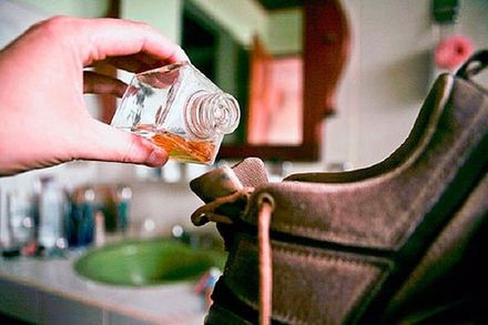 Добавление ароматических масел внутрь обуви