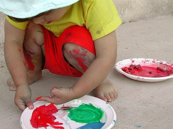 Очистить краску с одежды ребенка