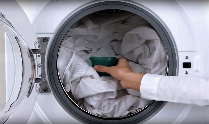 Белье в стиральной машине
