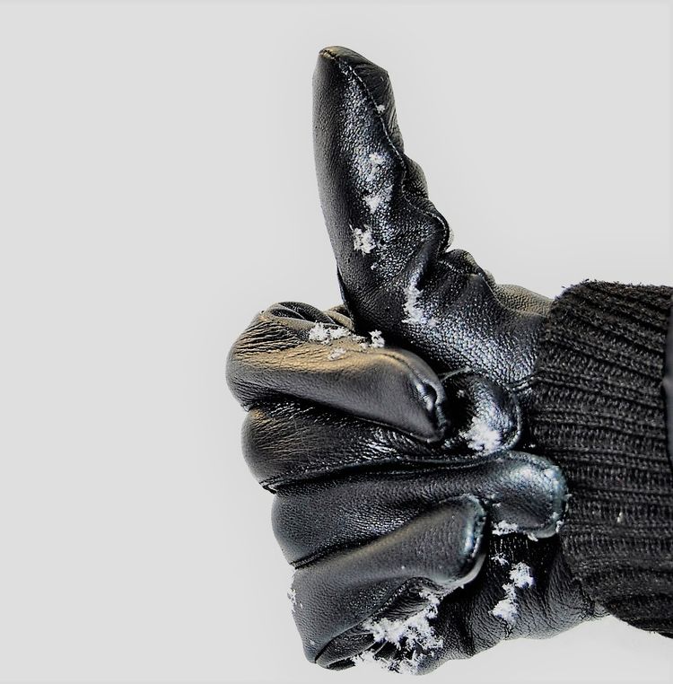 Черные перчатки