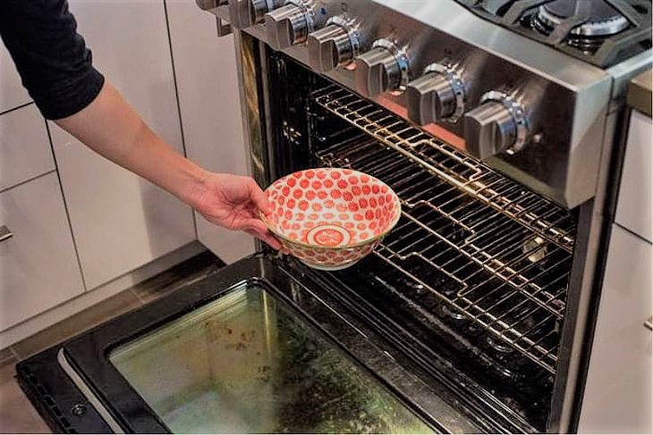 Очистка духовки нашатырным спиртом