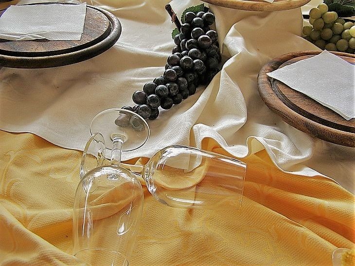 Как отстирать скатерть от застарелых пятен 