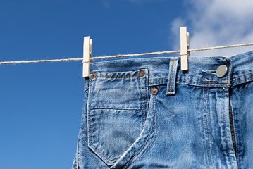 Джинсы на прищепках