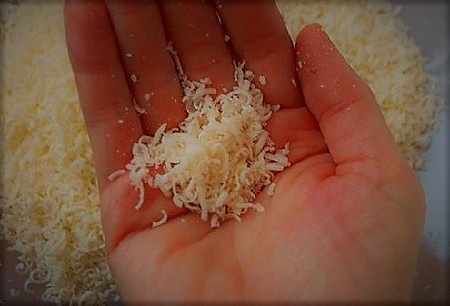 Чем вывести пятно от солярки на одежде