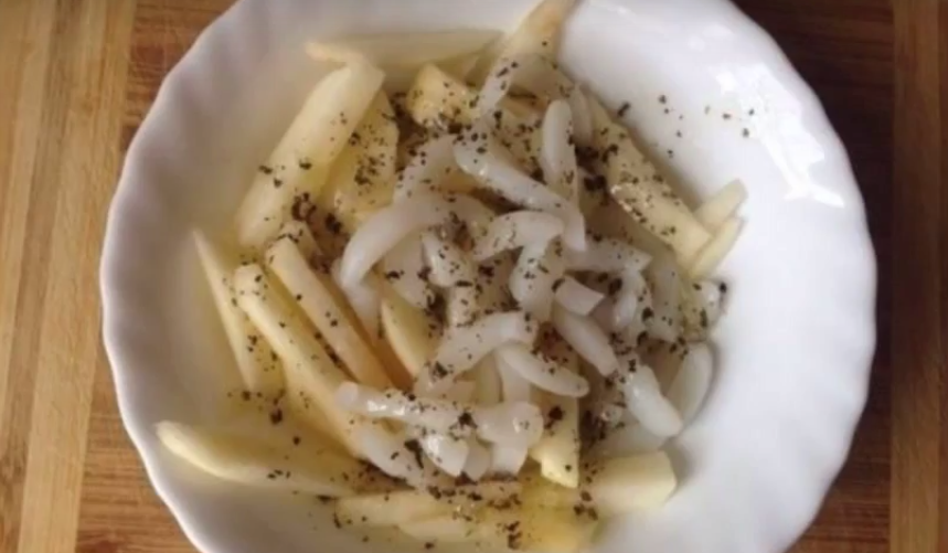 Кальмар с яблоком и яйцом. Кальмар с яблоком и яйцом
