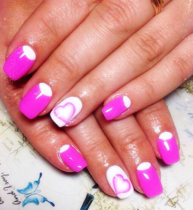 маникюр 2024 фуксия. френч фуксия миндаль. маникюр лето 2023 фуксия. маникюр 2024 фуксия. малиновые ногти.