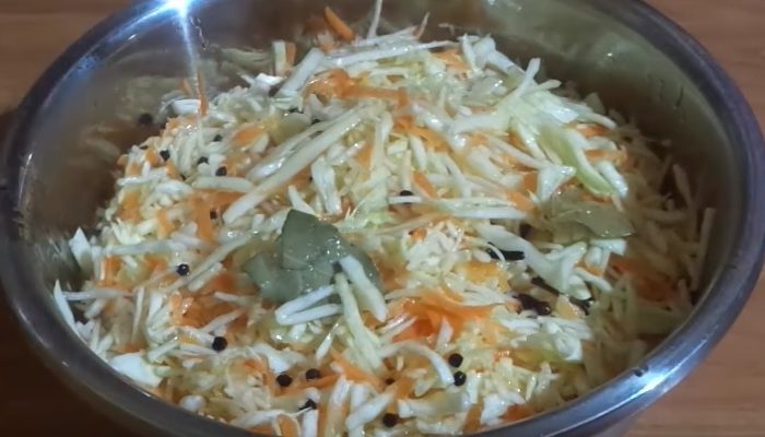 Маринуем капусту быстро горячим способом с уксусом. Щи из маринованной капусты. капуста маринованная быстрого приготовления рецепт вкусная.