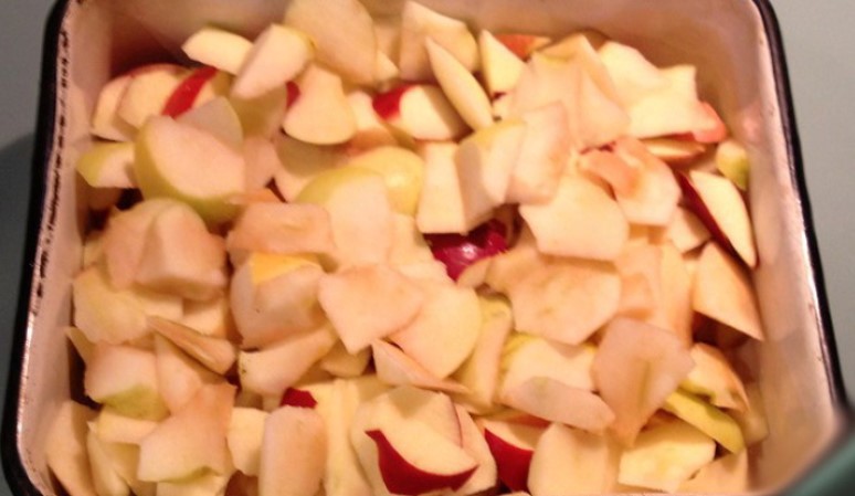 Сухое варенье из яблок. Яблоки сушеные в духовке. Яблоки с сахаром в духовке на зиму. Яблоки с сахаром в духовке на зиму. Яблоки в духовке дольками.
